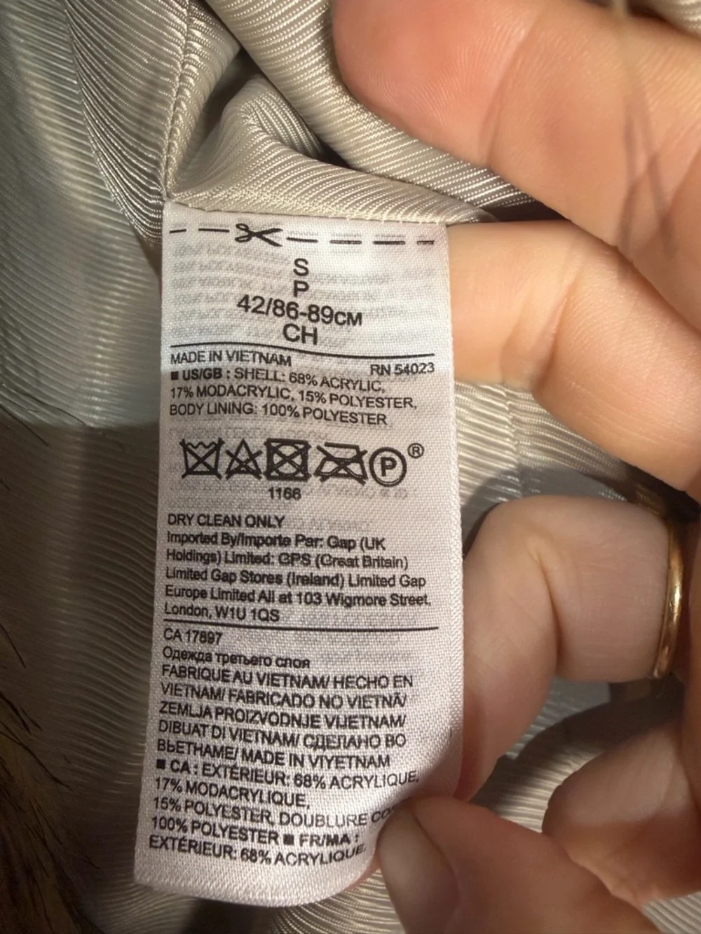 Banana Republic faux Fur vest - Picture 4 of 5